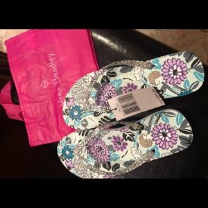 Vera Bradley Shoes - Nwt Vera Bradley flip flops size M Vera Bradley Shoes - Nwt Vera Bradley flip flops size M
